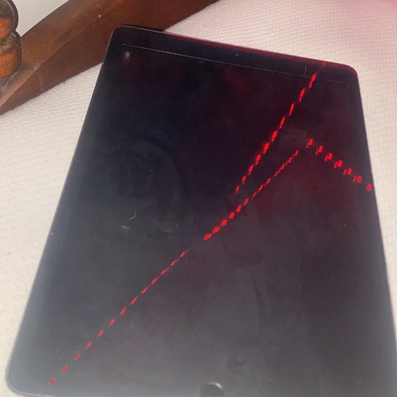 This is a ipad 9th generation i have a new one so i want to get rid on this. - Picture 2 of 2